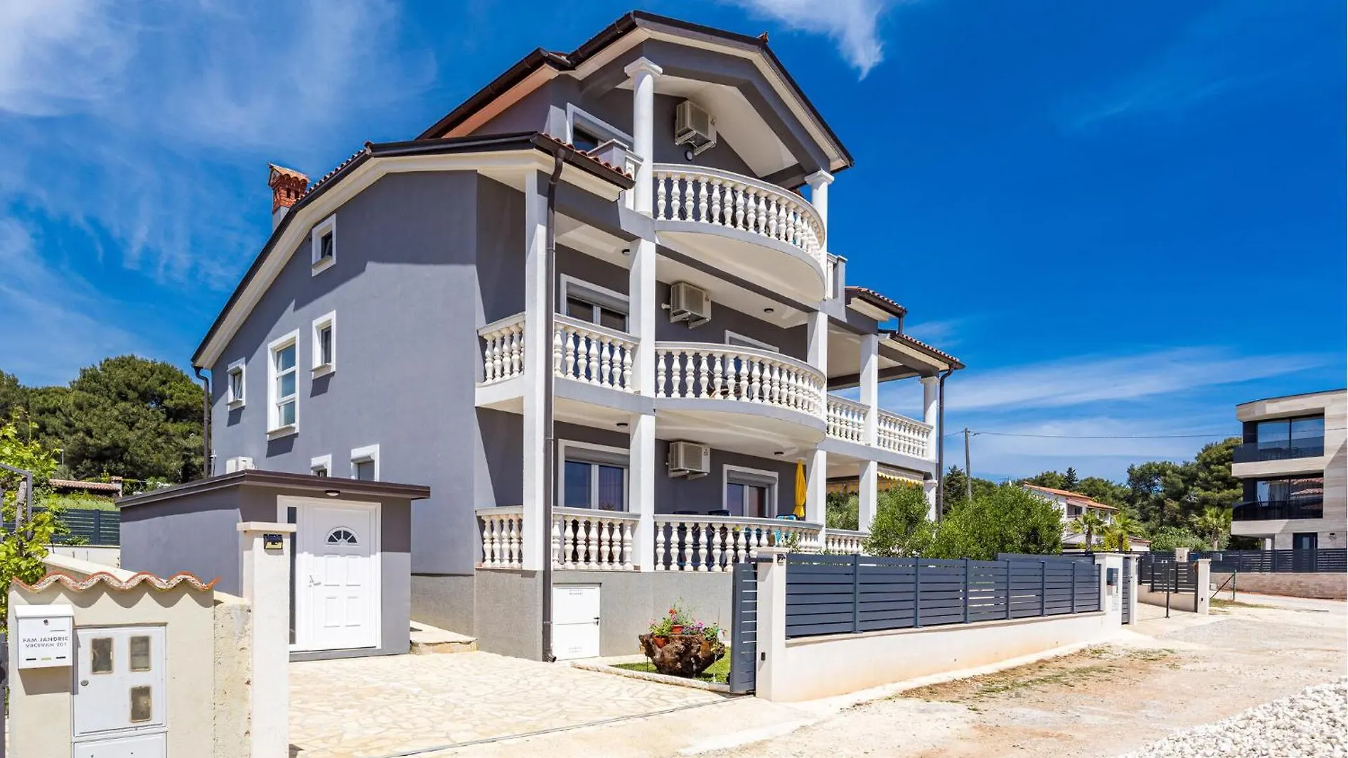 Nice Apartment In Medulin With Kitchen